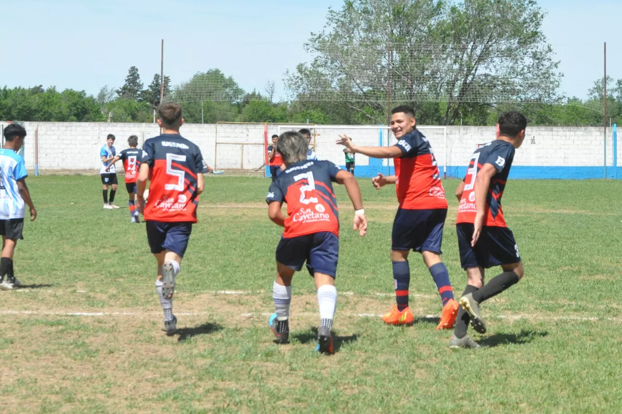 Centro Social vs Alberdi B vs San Cayetano (156)