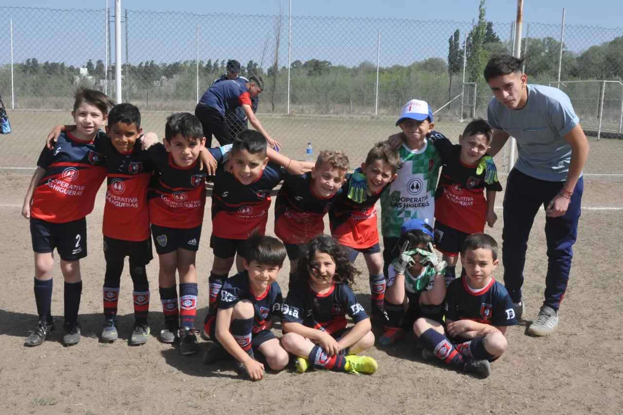 Centro Social Las Higueras Correos y Telecomunicaciones Deportivo Municipal Adela María (30)
