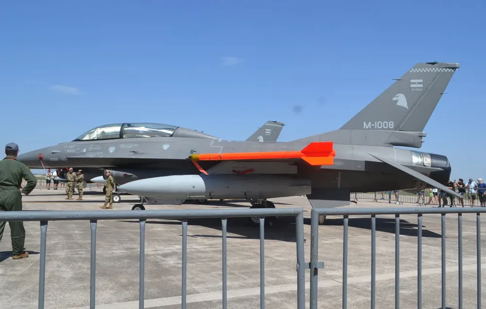 MUESTRA F 16 (9)