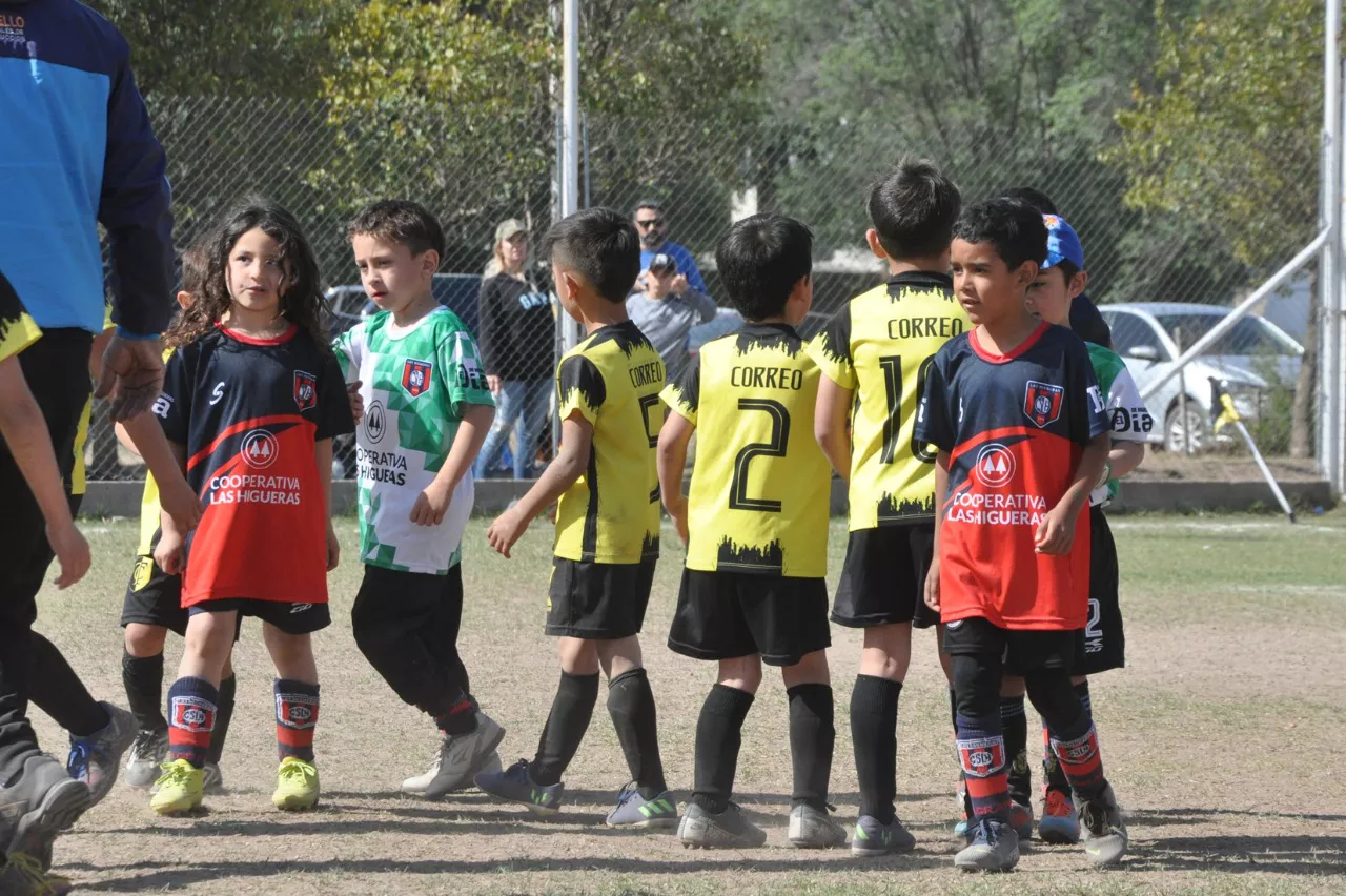 Centro Social Las Higueras Correos y Telecomunicaciones Deportivo Municipal Adela María (44)
