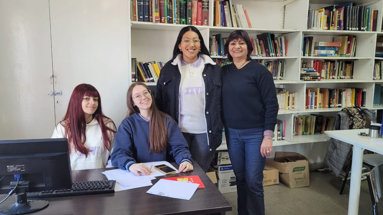 FAT CASTA BIBLIOTECA (2)