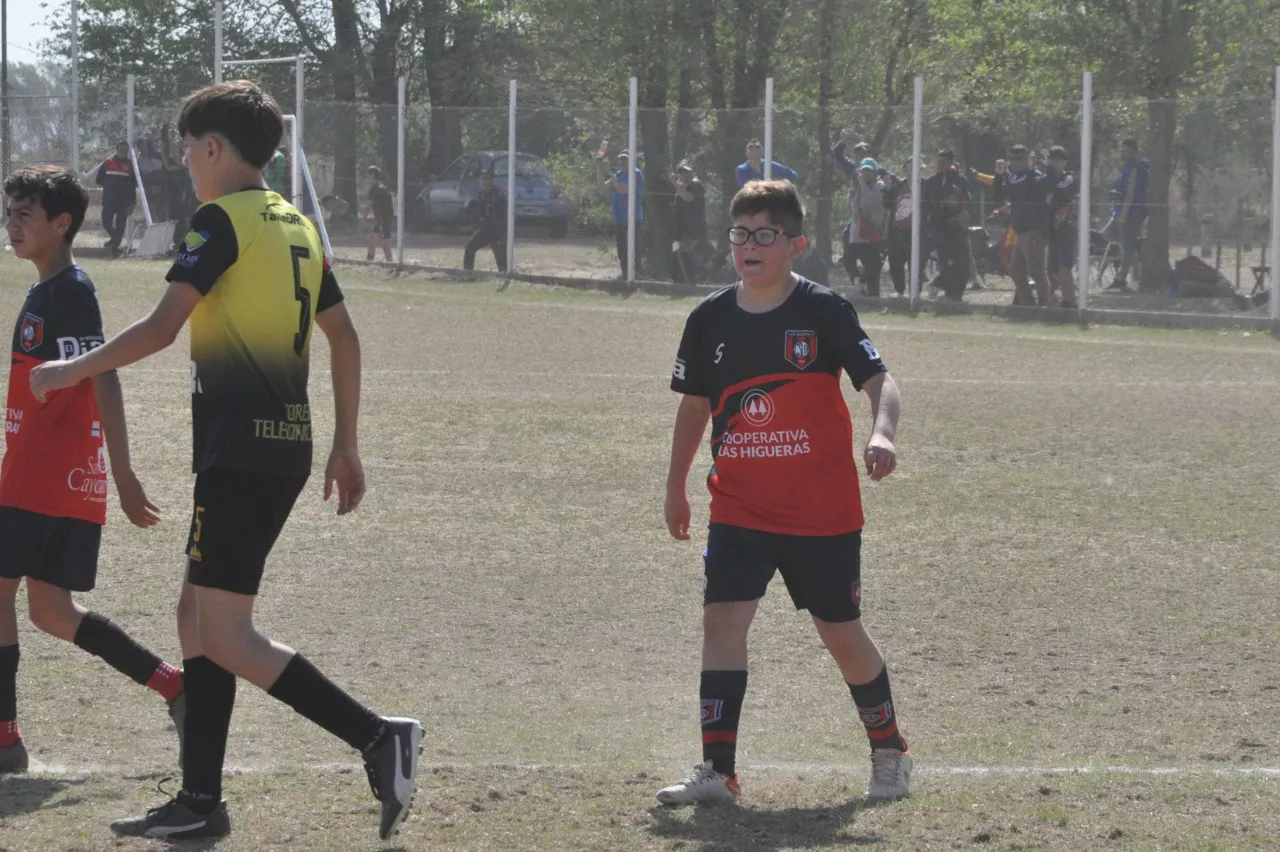 Centro Social Las Higueras Correos y Telecomunicaciones Deportivo Municipal Adela María (48)