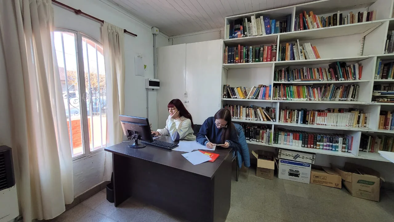 FAT CASTA BIBLIOTECA (3)