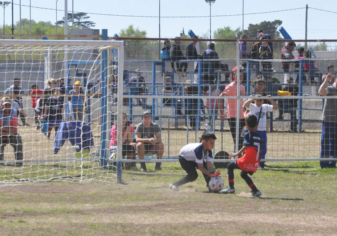 Centro Social vs Defensores de Alberdi vs Juventud Unida Río Cuarto (120)