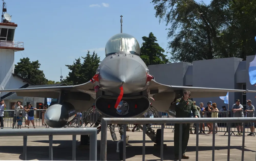 MUESTRA F 16 (22)