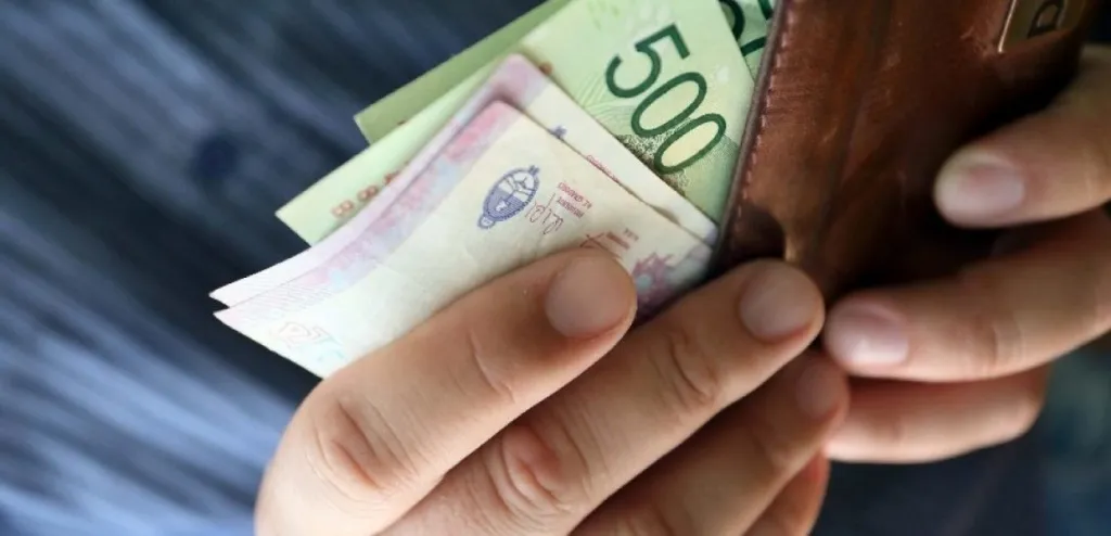 multimedia.normal.9f5785e1f1375295.61756d656e746f2073616c617269616c2064696e65726f2062792067656e74695f6e6f726d616c2e6a7067