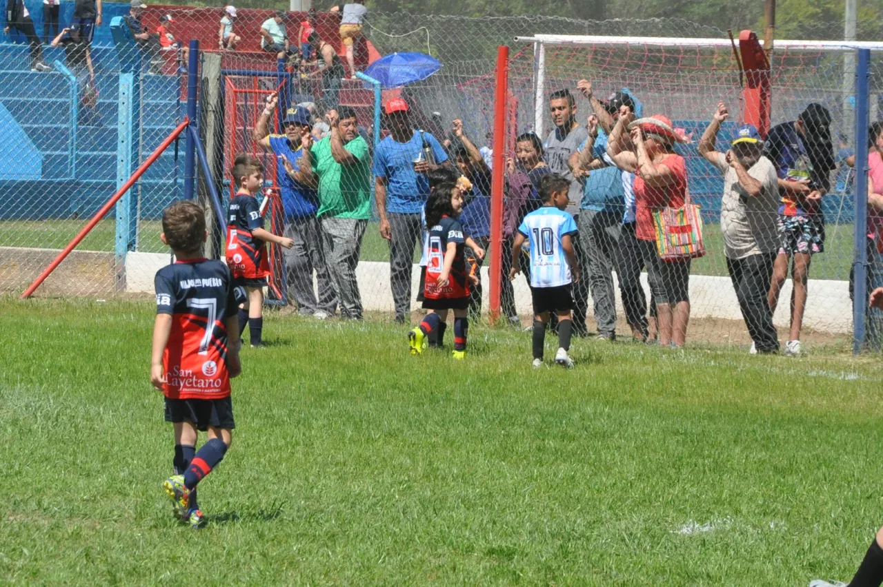 Centro Social vs Alberdi B vs San Cayetano (167)
