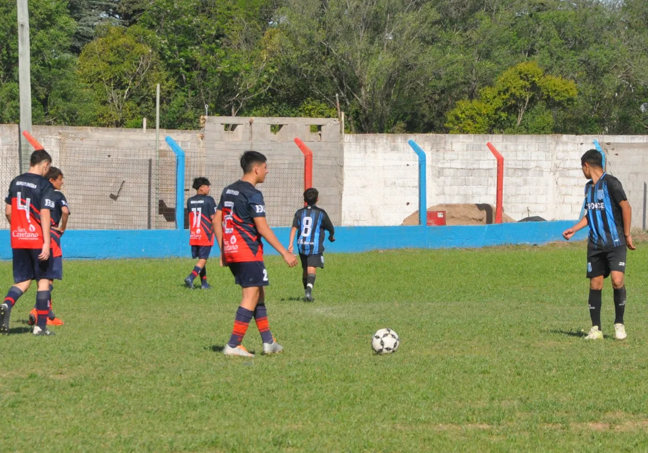 Centro Social vs Alberdi B vs San Cayetano (232)