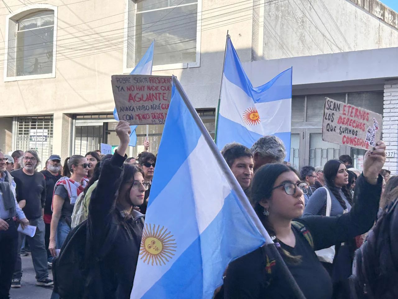MARCHA (24)