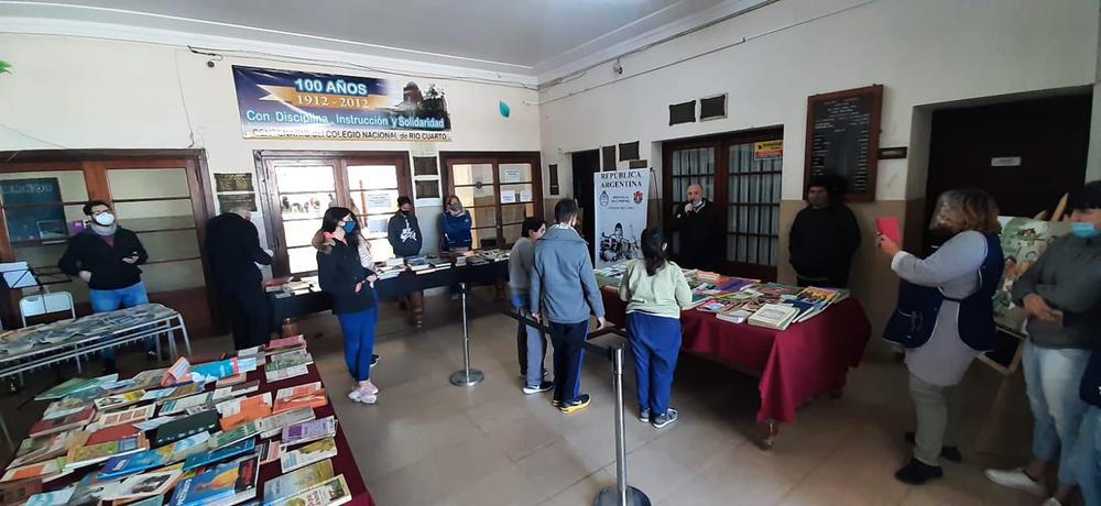 SUELTA DE LIBROS (1)
