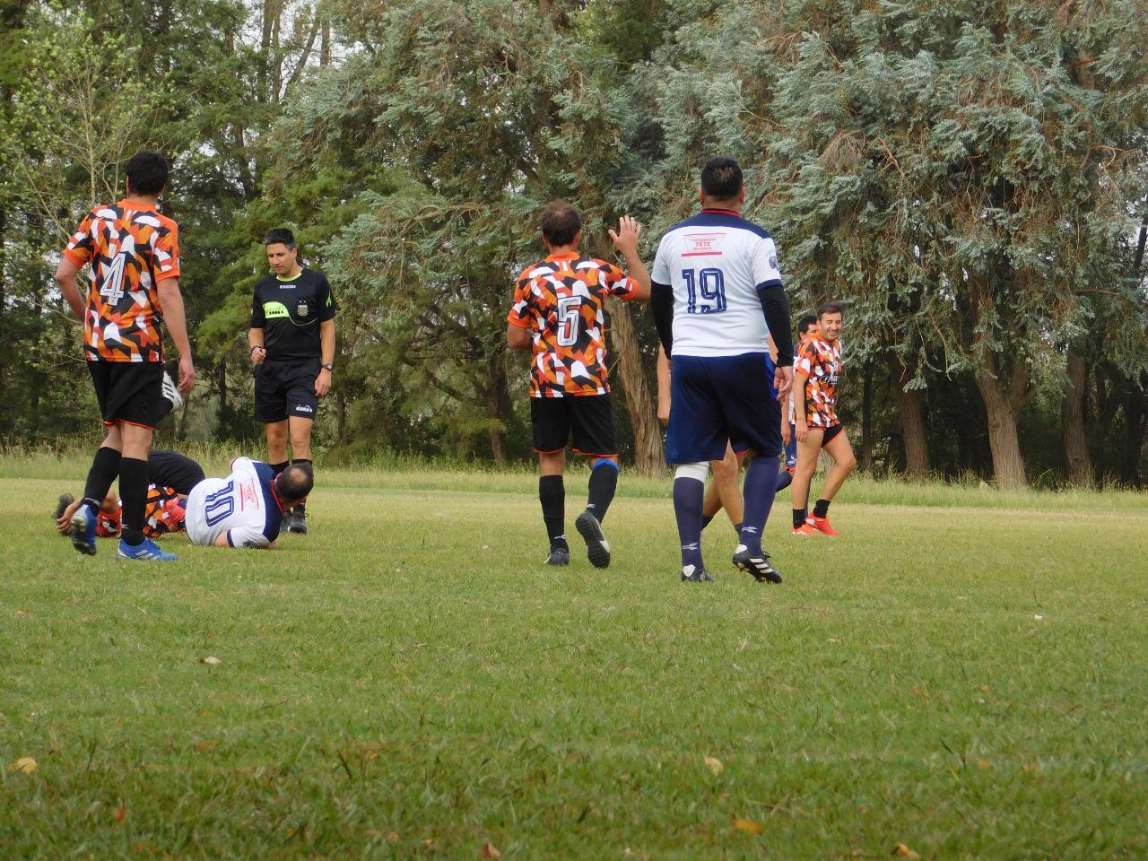 Profesionales Las Higueras vs DGI (19)