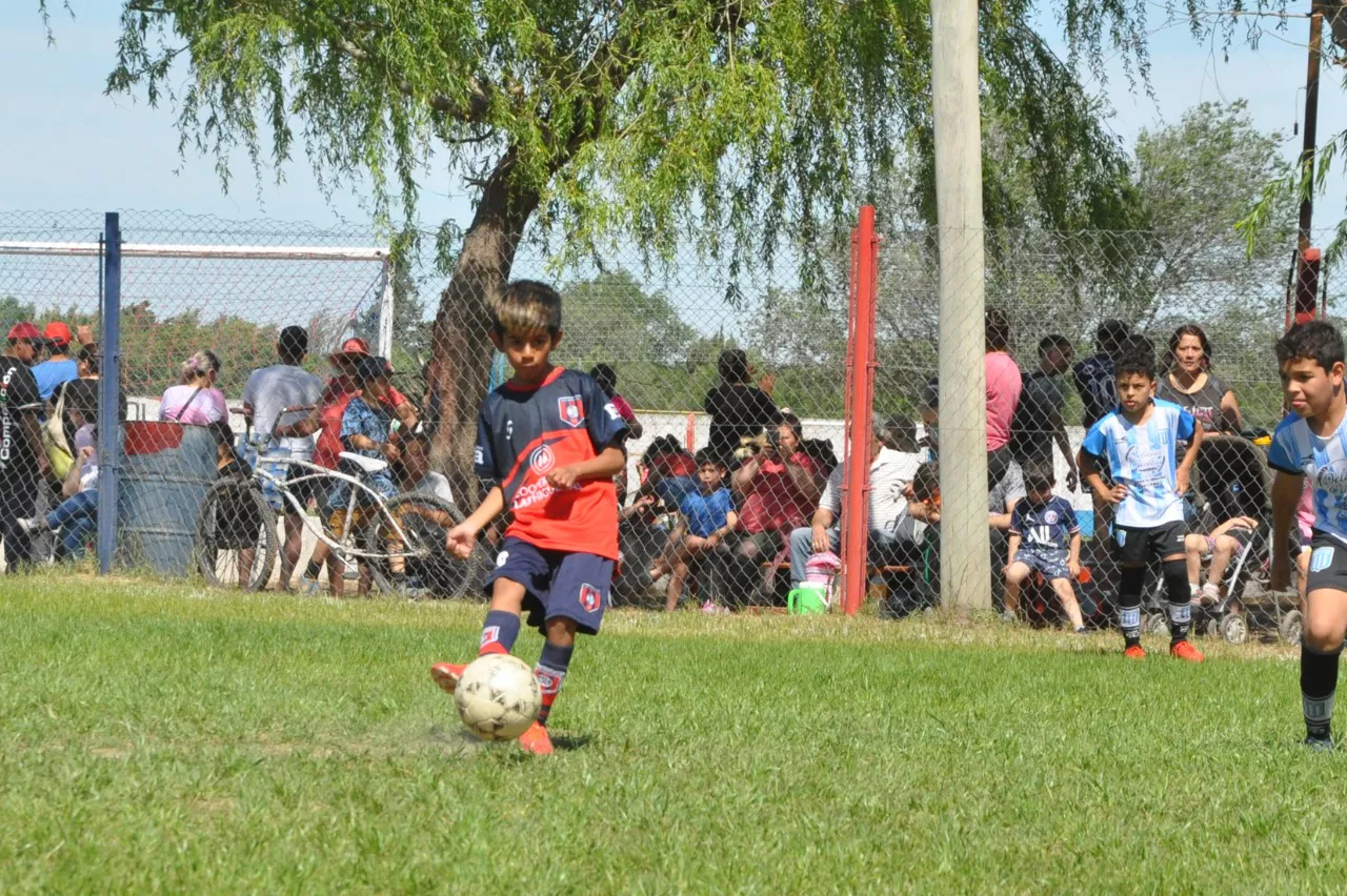 Centro Social vs Alberdi B vs San Cayetano (169)