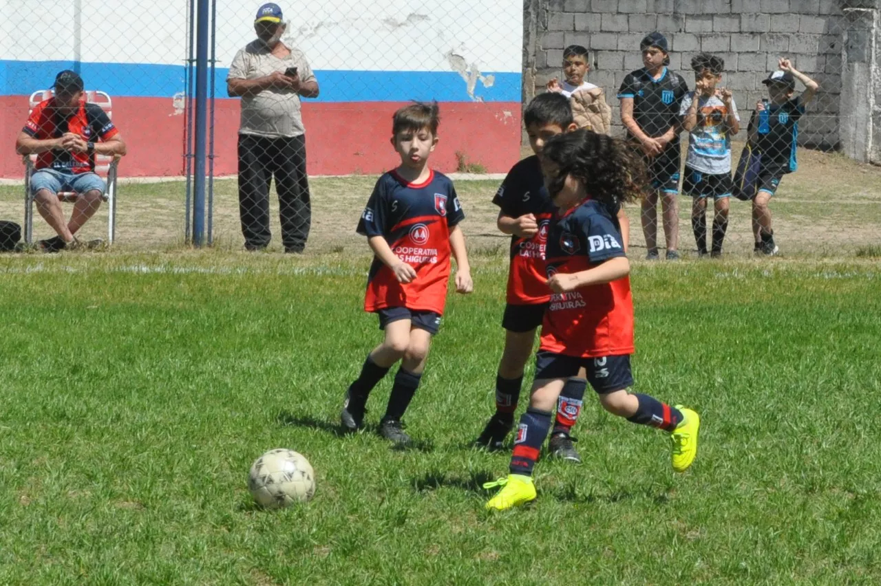 Centro Social vs Alberdi B vs San Cayetano (159)