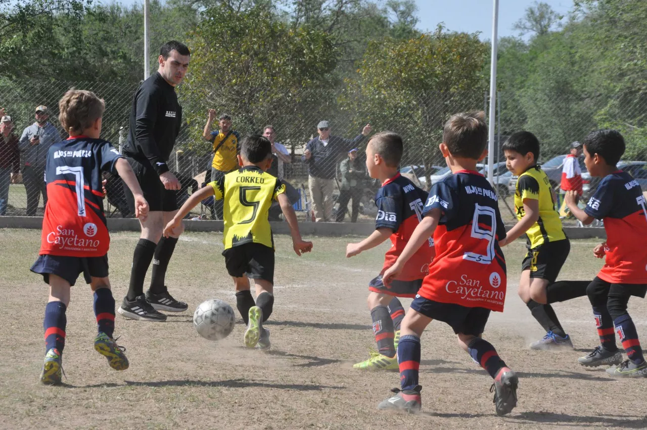 Centro Social Las Higueras Correos y Telecomunicaciones Deportivo Municipal Adela María (57)