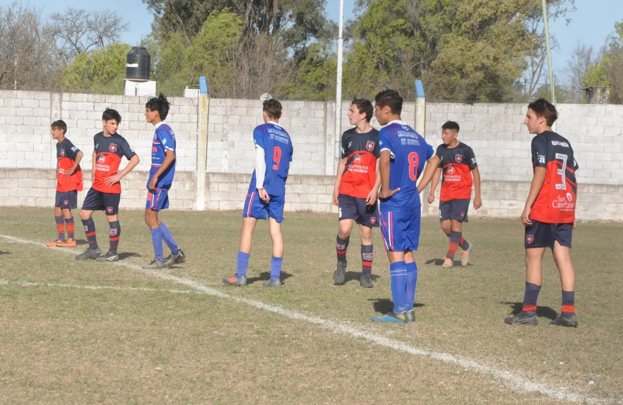 Centro Social vs Defensores de Alberdi vs Juventud Unida Río Cuarto (209)