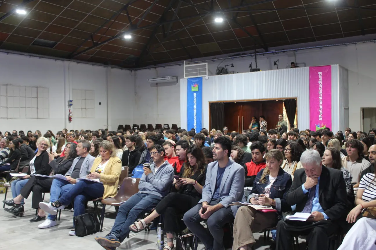 PARLAMENTO ESTUDIANTIL (1)