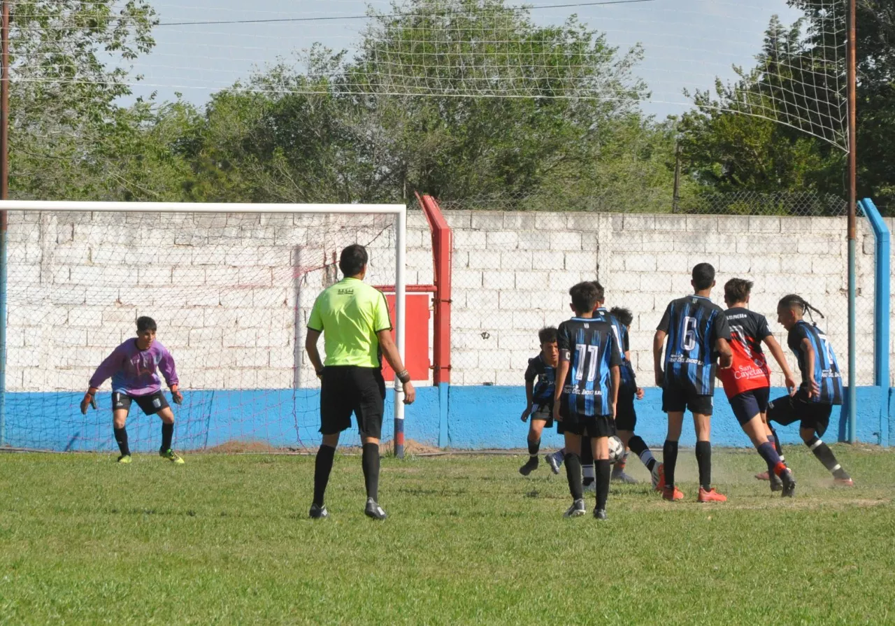 Centro Social vs Alberdi B vs San Cayetano (229)