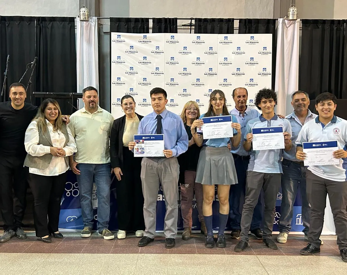 ESTUDIANTES DESTACADOS 2025 (12)