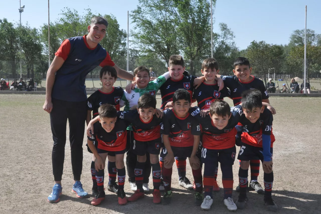 Centro Social Las Higueras Correos y Telecomunicaciones Deportivo Municipal Adela María (46)