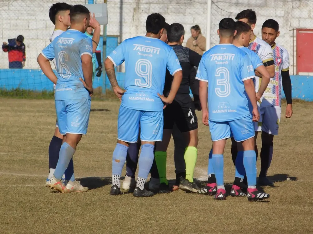 Centro Social vs Deportivo Municipal Adelia María  (13)