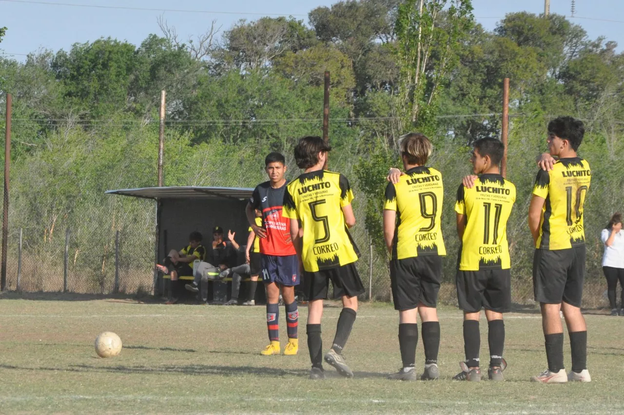 Centro Social Las Higueras Correos y Telecomunicaciones Deportivo Municipal Adela María (104)