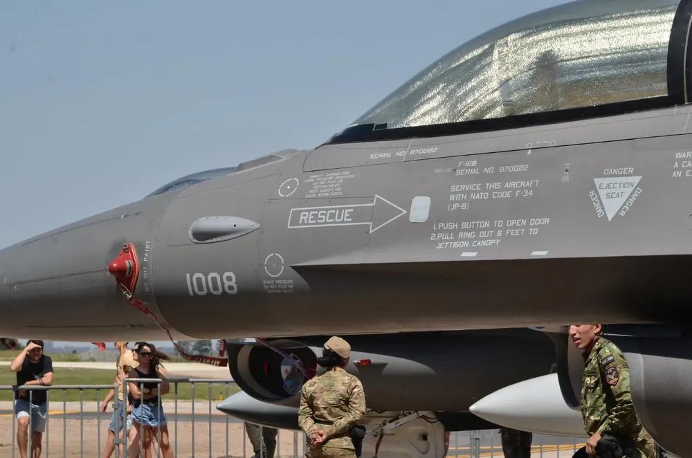 MUESTRA F 16 (17)