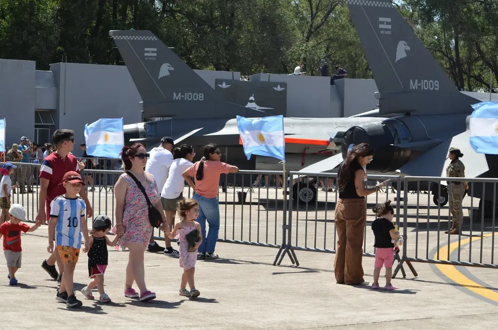 MUESTRA F 16 (15)