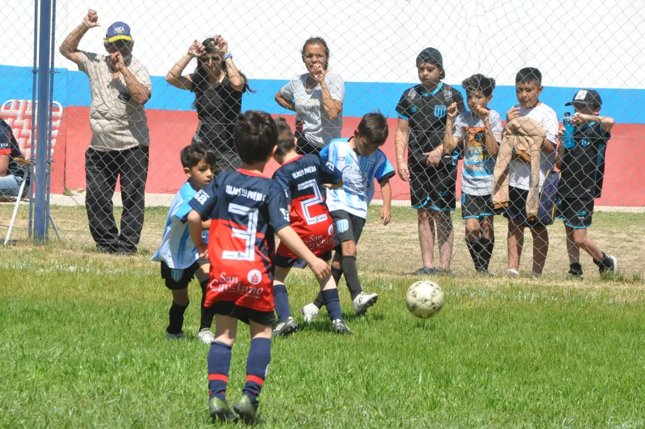 Centro Social vs Alberdi B vs San Cayetano (164)