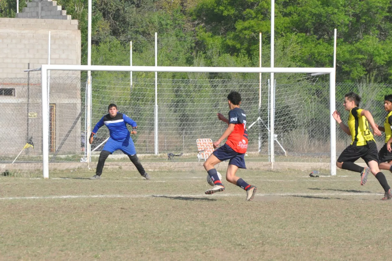 Centro Social Las Higueras Correos y Telecomunicaciones Deportivo Municipal Adela María (63)