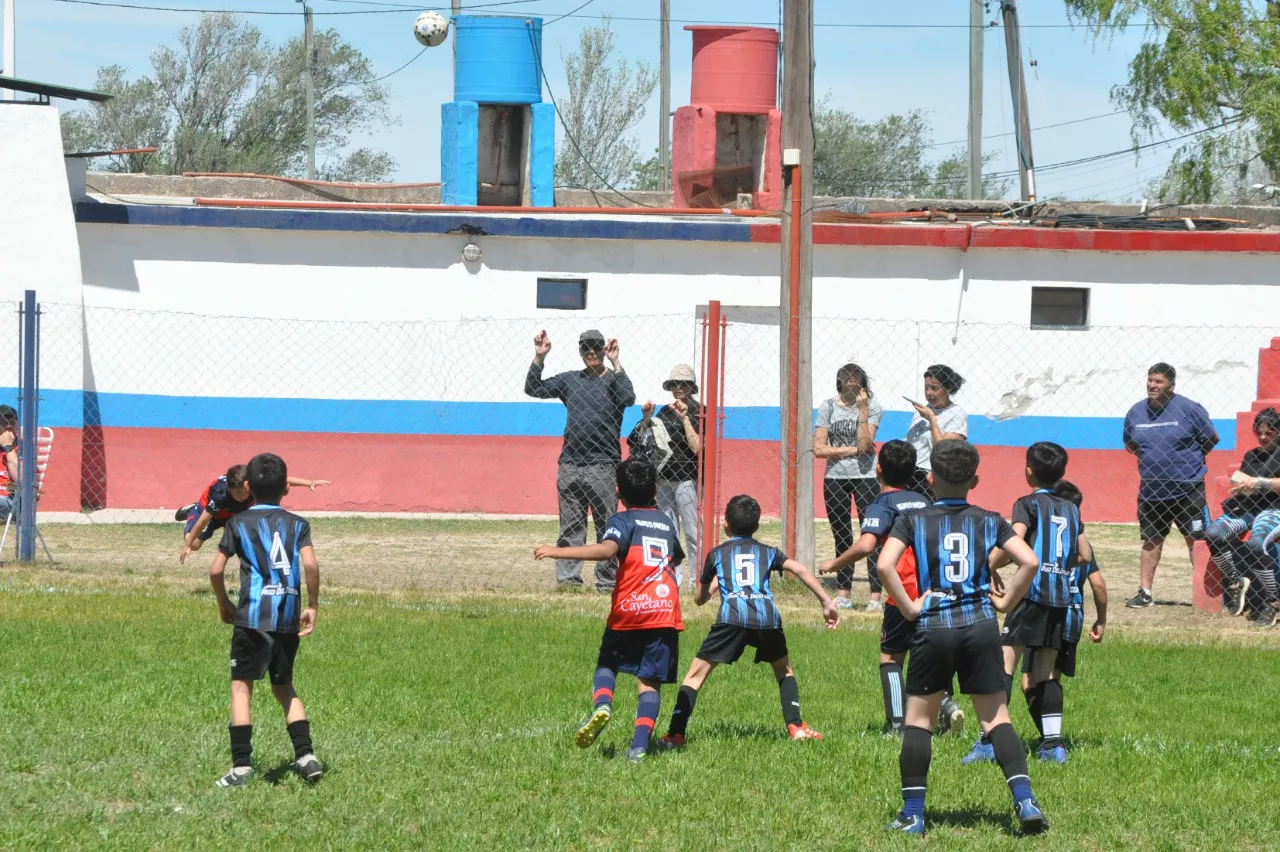 Centro Social vs Alberdi B vs San Cayetano (146)