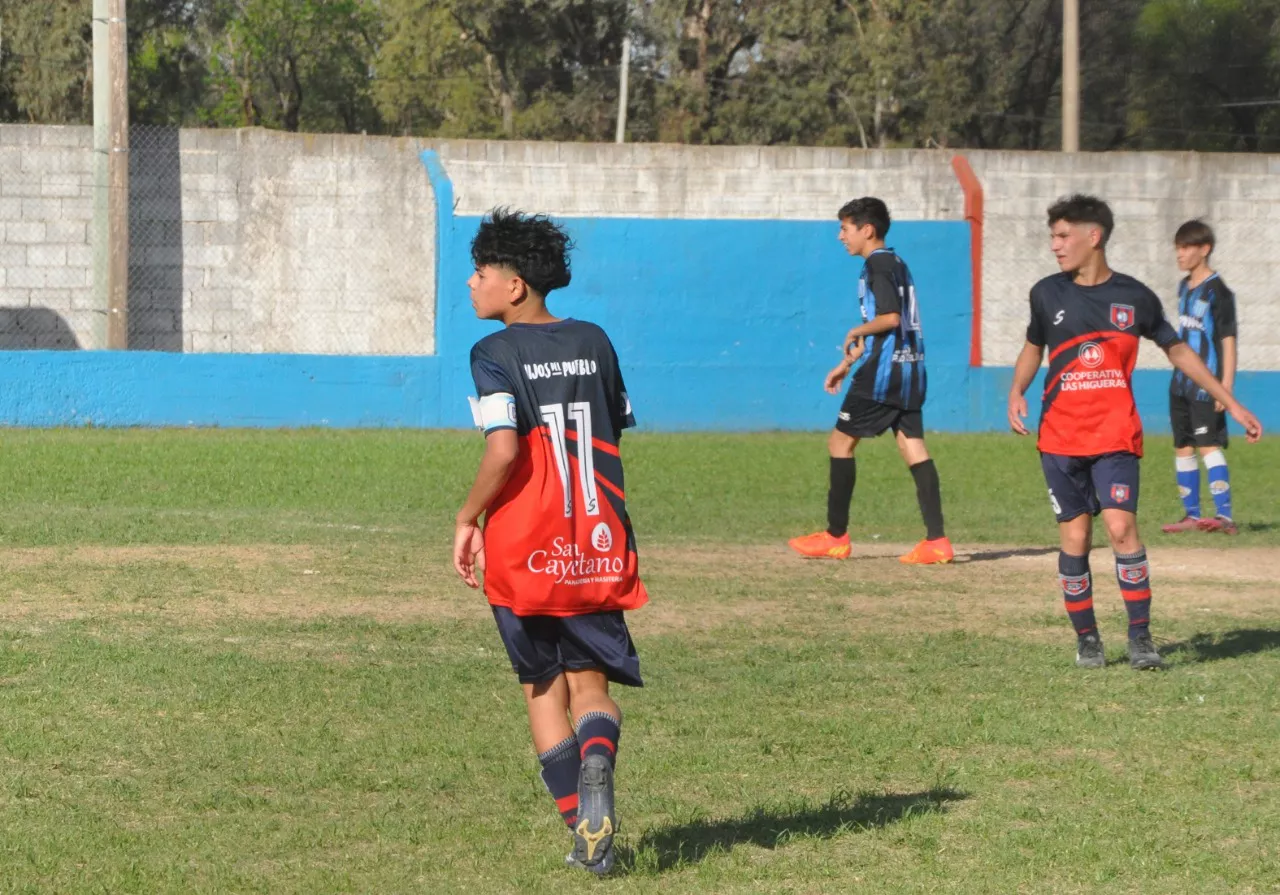 Centro Social vs Alberdi B vs San Cayetano (235)
