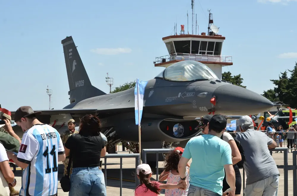 MUESTRA F 16 (1)