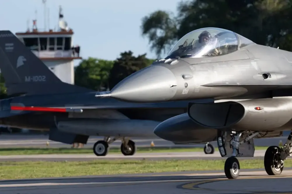 FUERZAAEREA F16